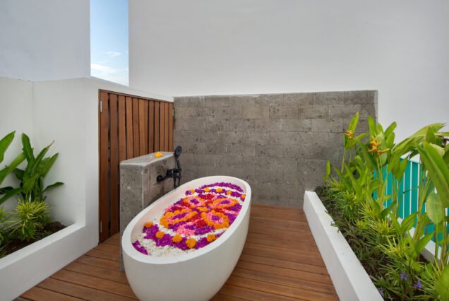 (36) Property Decors OBRV
