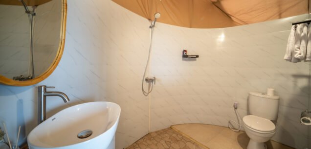 Deluxe Bathroom