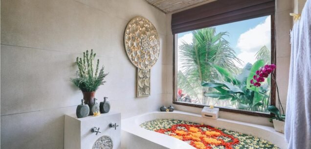 Suite Pool View Bathroom