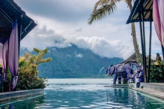 Infinity Lakeside Pool